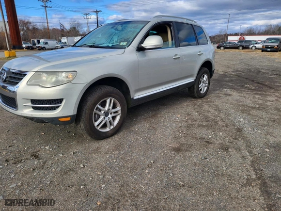 2008 Volkswagen Touareg 2 V6 with VIN WVGBE77L58D004211, listed as a Copart auction lot 84049444 with 151,799 mi miles and Clean Title. Bid and sale history available at carsss.com. Image 2.