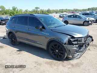 2020 Volkswagen Tiguan SE with VIN 3VV3B7AX3LM176300, listed as a IAAI auction lot 42004744 with 86,074 mi miles and . Bid and sale history available at DreamBid. Image 1.