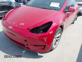 2023 Tesla Model Y Long Range z VIN 7SAYGAEE7PF691499, wystawiony jako IAAI lot #42038850 z przebiegiem 26 439 mil mil oraz . Historia ofert i sprzedaży dostępna na DreamBid. Obrazek 6.