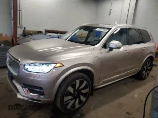 2023 Volvo XC90 with VIN YV4H600A8P1977267, listed as a Copart auction lot 83567284 with 4,256 mi miles and Salvage title. Bid and sale history available at DreamBid. Image 1.