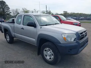 2015 Toyota Tacoma z VIN 5TFUX4EN9FX037511, wystawiony jako IAAI lot #42032253 z przebiegiem 180 516 mil mil oraz . Historia ofert i sprzedaży dostępna na DreamBid. Obrazek 1.