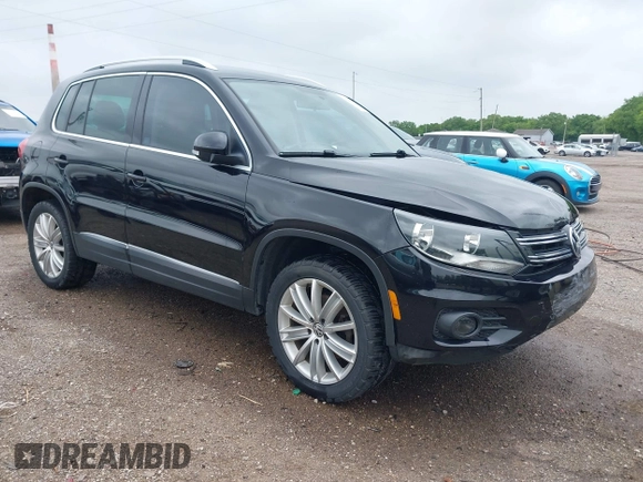 2012 Volkswagen Tiguan SE z VIN WVGBV7AX0CW558863, wystawiony jako IAAI lot #42285870 z przebiegiem 158 521 mil mil oraz . Historia ofert i sprzedaży dostępna na DreamBid. Obrazek 1.
