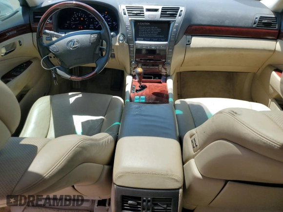 2007 Lexus LS 460 L z VIN JTHGL46F475017260, wystawiony jako Copart lot #55674615 z przebiegiem 189 031 mil mil oraz Szkody całkowita. Historia ofert i sprzedaży dostępna na DreamBid. Obrazek 8.