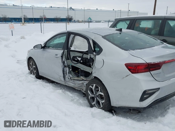 2021 Kia Forte LXS with VIN 3KPF24ADXME405132, listed as a IAAI auction lot 41532767 with 31,793 mi miles. Bid and sale history available at carsss.com. Image 6.