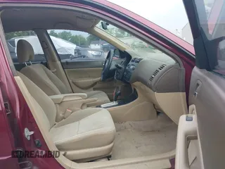2003 Honda Civic LX z VIN 2HGES16543H530675, wystawiony jako IAAI lot #42442148 z przebiegiem 159 308 mil mil oraz . Historia ofert i sprzedaży dostępna na DreamBid. Obrazek 5.