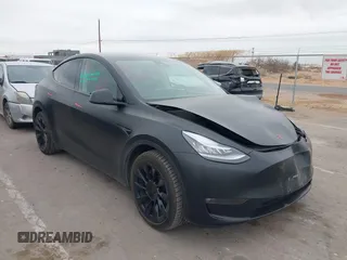 2021 Tesla Model Y Long Range with VIN 5YJYGDEE5MF111774, listed as a IAAI auction lot 41525622 with 39,960 mi miles. Bid and sale history available at carsss.com. Image 13.