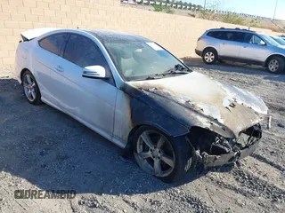 2014 Mercedes-Benz C 250 z VIN WDDGJ4HB5EG298235, wystawiony jako IAAI lot #41360639 z przebiegiem 85 289 mil mil oraz . Historia ofert i sprzedaży dostępna na DreamBid. Obrazek 1.