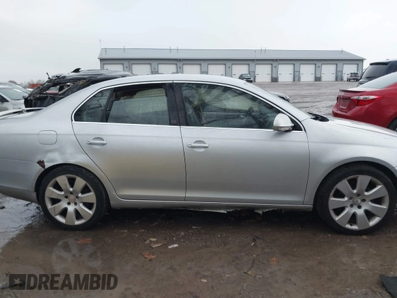 2005 Volkswagen Jetta 2.5L с VIN 3VWRF71K35M637013, выставлен на аукционе IAAI как лот 40970119 с пробегом 214 426 миль миль и . История ставок и продаж доступна на DreamBid. Изображение 13.