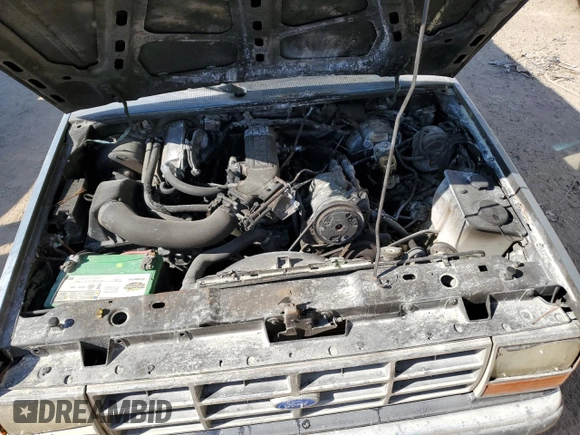 1990 Ford Bronco z VIN 1FMCU12T2LUA31399, wystawiony jako Copart lot #77099614 z przebiegiem 85 663 mil mil oraz Szkoda całkowita • Salvage title. Historia ofert i sprzedaży dostępna na DreamBid. Obrazek 11.