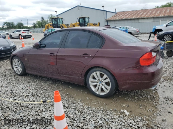 2007 BMW 3 Series 328i z VIN WBAVA33547KX76185, wystawiony jako Copart lot #57923175 z przebiegiem 177 710 mil mil oraz Czysty tytuł • Clean title. Historia ofert i sprzedaży dostępna na DreamBid. Obrazek 2.