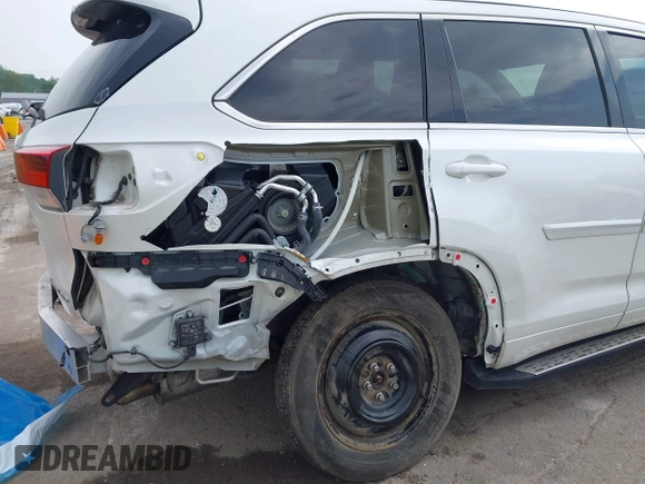 2017 Toyota Highlander Limited with VIN 5TDDZRFH9HS389870, listed as a IAAI auction lot 42272227 with 147,508 mi miles and . Bid and sale history available at DreamBid. Image 6.