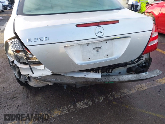 2003 Mercedes-Benz E 320 z VIN WDBUF65J33A347873, wystawiony jako IAAI lot #41568345 z przebiegiem 119 174 mil mil oraz . Historia ofert i sprzedaży dostępna na DreamBid. Obrazek 6.