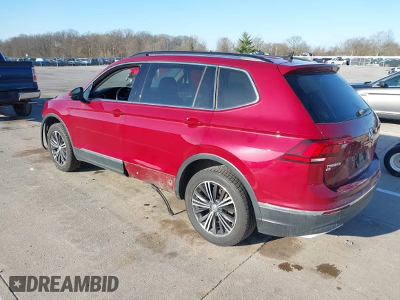 2018 Volkswagen Tiguan SEL z VIN 3VV2B7AX6JM039344, wystawiony jako IAAI lot #41934536 z przebiegiem 93 838 mil mil oraz . Historia ofert i sprzedaży dostępna na DreamBid. Obrazek 3.