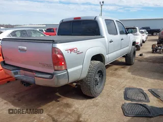 2006 Toyota Tacoma PreRunner z VIN 5TEJU62N56Z317981, wystawiony jako IAAI lot #41647457 z przebiegiem 254 512 mil mil oraz . Historia ofert i sprzedaży dostępna na DreamBid. Obrazek 4.