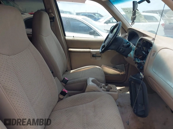 2000 Ford Explorer XLS z VIN 1FMZU62X2YZC51064, wystawiony jako IAAI lot #42562123 z przebiegiem 188 785 mil mil oraz . Historia ofert i sprzedaży dostępna na DreamBid. Obrazek 5.