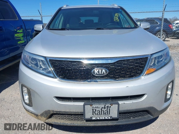 2014 Kia Sorento LX with VIN 5XYKTDA72EG489389, listed as a IAAI auction lot 41905133 with 152,578 mi miles. Bid and sale history available at carsss.com. Image 6.