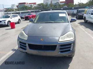 2008 Porsche Cayenne S z VIN WP1AB29P68LA36195, wystawiony jako IAAI lot #41939061 z przebiegiem 169 392 mil mil oraz . Historia ofert i sprzedaży dostępna na DreamBid. Obrazek 6.