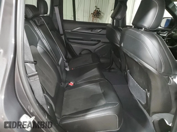 2023 Jeep Grand Cherokee Laredo z VIN 1C4RJHAG7PC620674, wystawiony jako Copart lot #45369315 z przebiegiem 31 754 mil mil oraz Szkoda całkowita • Salvage title. Historia ofert i sprzedaży dostępna na DreamBid. Obrazek 11.