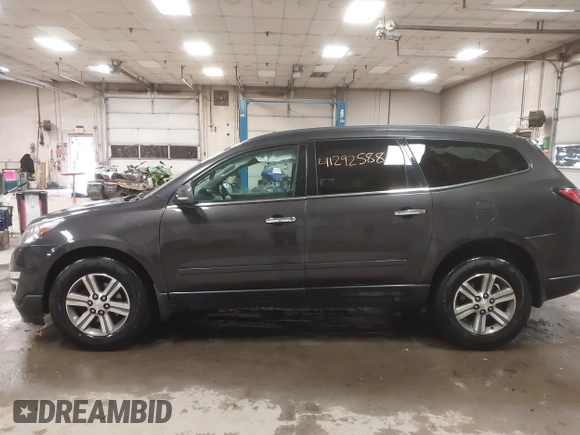 2016 Chevrolet Traverse LT z VIN 1GNKRHKD7GJ205694, wystawiony jako IAAI lot #41292588 z przebiegiem 109 626 mil mil oraz . Historia ofert i sprzedaży dostępna na DreamBid. Obrazek 14.