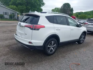 2017 Toyota RAV4 XLE с VIN JTMWFREV9HJ126106, выставлен на аукционе IAAI как лот 42240404 с пробегом 114 миль миль и . История ставок и продаж доступна на DreamBid. Изображение 4.