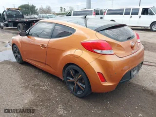 2015 Hyundai Veloster RE:FLEX with VIN KMHTC6AD8FU238345, listed as a IAAI auction lot 41549377 with 117,240 mi miles. Bid and sale history available at carsss.com. Image 3.