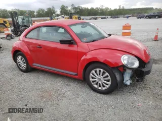 2012 Volkswagen Beetle Entry z VIN 3VWFP7AT4CM646048, wystawiony jako Copart lot #53542435 z przebiegiem 145 470 mil mil oraz Szkody całkowita. Historia ofert i sprzedaży dostępna na DreamBid. Obrazek 4.