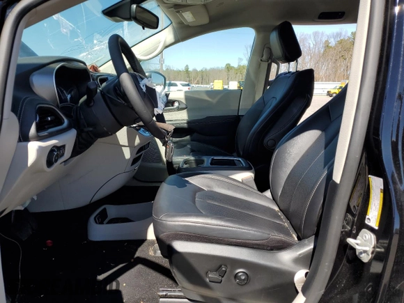 2024 Chrysler Pacifica Hybrid Select z VIN 2C4RC1S76RR157114, wystawiony jako Copart lot #49964035 z przebiegiem 27 276 mil mil oraz Nie do naprawy • Non repairable. Historia ofert i sprzedaży dostępna na DreamBid. Obrazek 7.