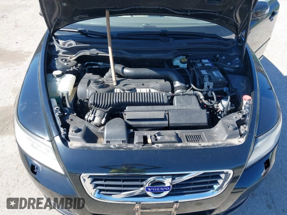 2011 Volvo V50 with VIN YV1672MW0B2612250, listed as a IAAI auction lot 41781498 with 106 mi miles. Bid and sale history available at carsss.com. Image 10.