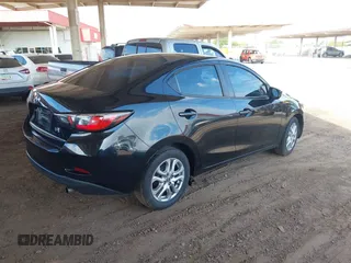 2016 Scion iA z VIN 3MYDLBZV2GY102744, wystawiony jako IAAI lot #42118048 z przebiegiem 128 772 mil mil oraz . Historia ofert i sprzedaży dostępna na DreamBid. Obrazek 4.
