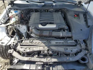 2017 Porsche Cayenne z VIN WP1AA2A23HKA80342, wystawiony jako Copart lot #60908035 z przebiegiem 61 583 mil mil oraz Szkoda całkowita • Salvage title. Historia ofert i sprzedaży dostępna na DreamBid. Obrazek 12.