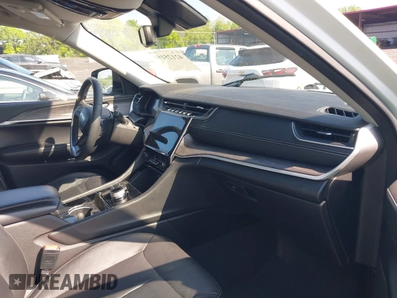 2023 Jeep Grand Cherokee Limited z VIN 1C4RJKBG2P8793419, wystawiony jako IAAI lot #42125191 z przebiegiem 64 510 mil mil oraz . Historia ofert i sprzedaży dostępna na DreamBid. Obrazek 5.