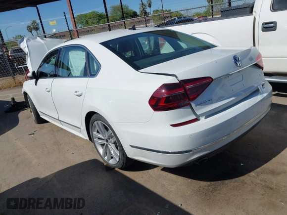 2017 Volkswagen Passat SE z VIN 1VWGT7A30HC053652, wystawiony jako IAAI lot #41882003 z przebiegiem 45 113 mil mil oraz . Historia ofert i sprzedaży dostępna na DreamBid. Obrazek 3.