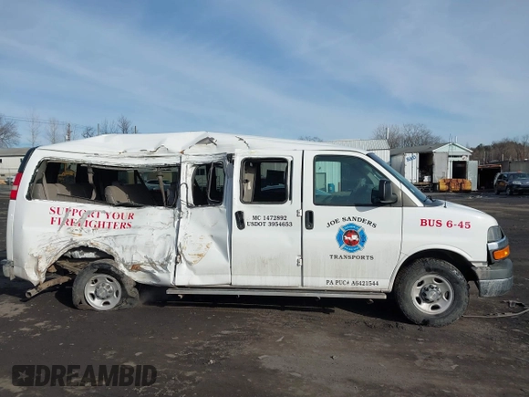 2015 Chevrolet Express Passenger LT z VIN 1GAZG1FGXF1172030, wystawiony jako IAAI lot #41510865 z przebiegiem 297 473 mil mil oraz . Historia ofert i sprzedaży dostępna na DreamBid. Obrazek 13.
