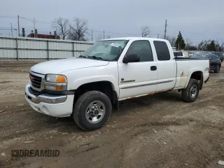 2005 GMC Sierra 2500HD SLT with VIN 1GTHK29U15E111584, listed as a Copart auction lot 51754455 with 163,234 mi miles and Clean title. Bid and sale history available at DreamBid. Image 1.