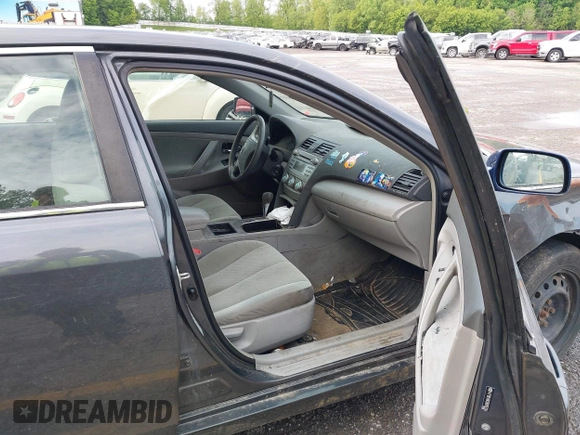 2008 Toyota Camry LE z VIN 4T1BE46K28U765334, wystawiony jako IAAI lot #42321251 z przebiegiem Nie podano mil oraz . Historia ofert i sprzedaży dostępna na DreamBid. Obrazek 5.