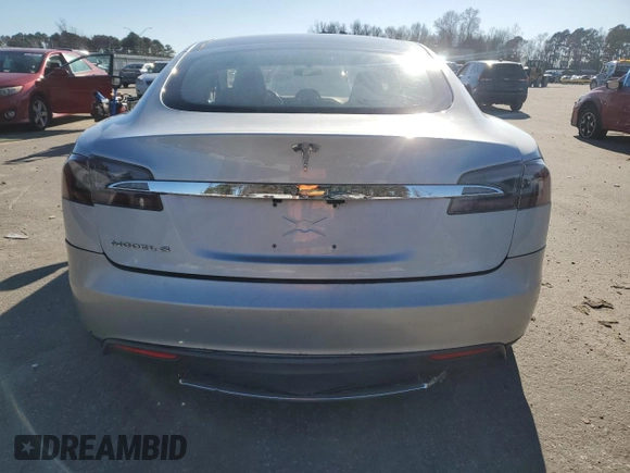 2013 Tesla Model S z VIN 5YJSA1DNXDFP04134, wystawiony jako Copart lot #87444944 z przebiegiem Nie podano mil oraz Czysty tytuł • Clean title. Historia ofert i sprzedaży dostępna na DreamBid. Obrazek 6.