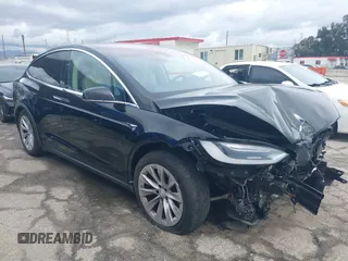 2018 Tesla Model X 75D with VIN 5YJXCDE26JF112795, listed as a IAAI auction lot 41735287 with 77,150 mi miles. Bid and sale history available at carsss.com. Image 1.