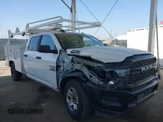 2020 Ram 2500 Tradesman z VIN 3C7WR4HJ2LG307824, wystawiony jako IAAI lot #42555072 z przebiegiem 114 385 mil mil oraz . Historia ofert i sprzedaży dostępna na DreamBid. Obrazek 1.