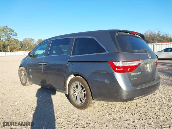 2013 Honda Odyssey EX-L with VIN 5FNRL5H67DB006888, listed as a IAAI auction lot 41246765 with 182,019 mi miles. Bid and sale history available at carsss.com. Image 3.