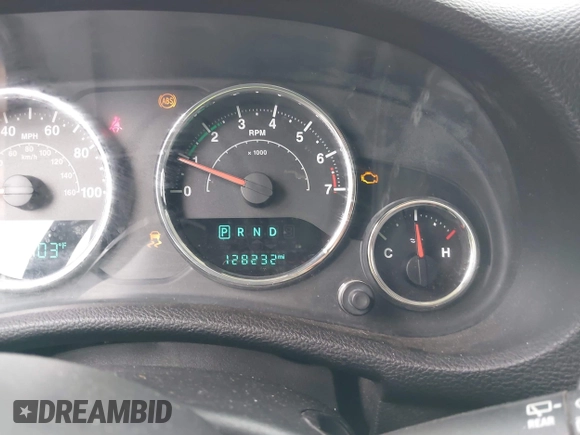 2016 Jeep Wrangler Unlimited Sahara z VIN 1C4BJWEGXGL280016, wystawiony jako IAAI lot #42620102 z przebiegiem 128 232 mil mil oraz . Historia ofert i sprzedaży dostępna na DreamBid. Obrazek 16.