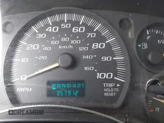 2005 Chevrolet Express Cargo Van with VIN 1GCHG35U651127686, listed as a IAAI auction lot 42028915 with 357,912 mi miles. Bid and sale history available at carsss.com. Image 7.