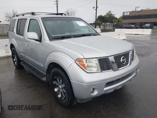 2006 Nissan Pathfinder SE z VIN 5N1AR18U56C635693, wystawiony jako IAAI lot #41507131 z przebiegiem 117 611 mil mil oraz . Historia ofert i sprzedaży dostępna na DreamBid. Obrazek 1.