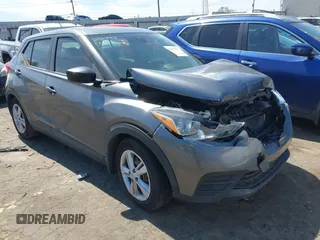 2020 Nissan Kicks S z VIN 3N1CP5BV8LL540883, wystawiony jako IAAI lot #41877777 z przebiegiem 98 001 mil mil oraz . Historia ofert i sprzedaży dostępna na DreamBid. Obrazek 1.