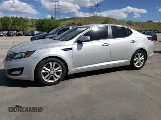 2013 Kia Optima EX z VIN 5XXGN4A78DG259410, wystawiony jako Copart lot #56883845 z przebiegiem 122 954 mil mil oraz Szkoda całkowita • Salvage title. Historia ofert i sprzedaży dostępna na DreamBid. Obrazek 1.