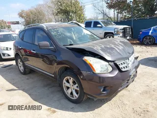 2011 Nissan Rogue SV z VIN JN8AS5MV5BW252834, wystawiony jako IAAI lot #41527366 z przebiegiem 67 384 mil mil oraz . Historia ofert i sprzedaży dostępna na DreamBid. Obrazek 1.