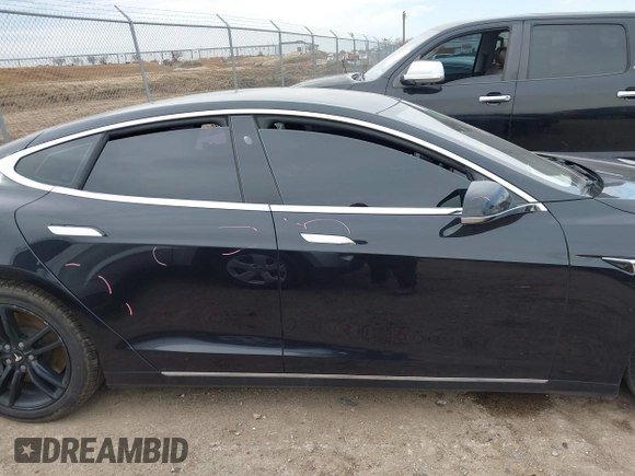 2017 Tesla Model S 100D z VIN 5YJSA1E27HF208282, wystawiony jako IAAI lot #41362736 z przebiegiem 173 162 mil mil oraz . Historia ofert i sprzedaży dostępna na DreamBid. Obrazek 13.
