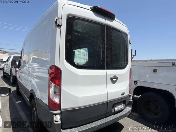 2018 Ford Transit z VIN 1FTYE1CM0JKB42346, wystawiony jako IAAI lot #42729426 z przebiegiem 94 207 mil mil oraz . Historia ofert i sprzedaży dostępna na DreamBid. Obrazek 4.