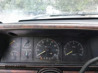 1990 Ford F-150 z VIN 1FTEF15N5LNB22374, wystawiony jako IAAI lot #42443032 z przebiegiem 97 868 mil mil oraz . Historia ofert i sprzedaży dostępna na DreamBid. Obrazek 15.