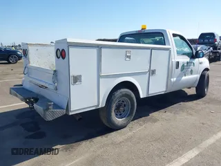2000 Ford F-350 XL with VIN 1FTSF30L8YEB14930, listed as a IAAI auction lot 42290265 with 112,402 mi miles and . Bid and sale history available at DreamBid. Image 4.