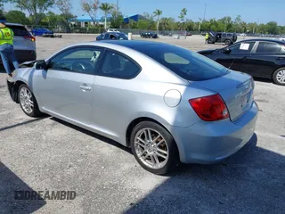 2005 Scion tC z VIN JTKDE177750018300, wystawiony jako IAAI lot #42287128 z przebiegiem 188 278 mil mil oraz . Historia ofert i sprzedaży dostępna na DreamBid. Obrazek 3.